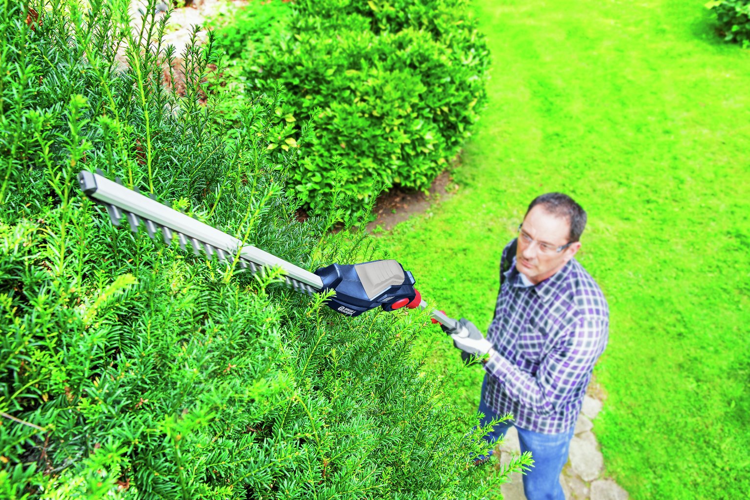 spear & jackson s18ehp cordless pole hedge trimmer
