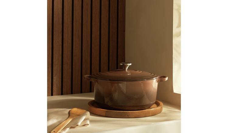 Habitat 5.3 Litre Cast Iron Casserole Dish - Chocolate