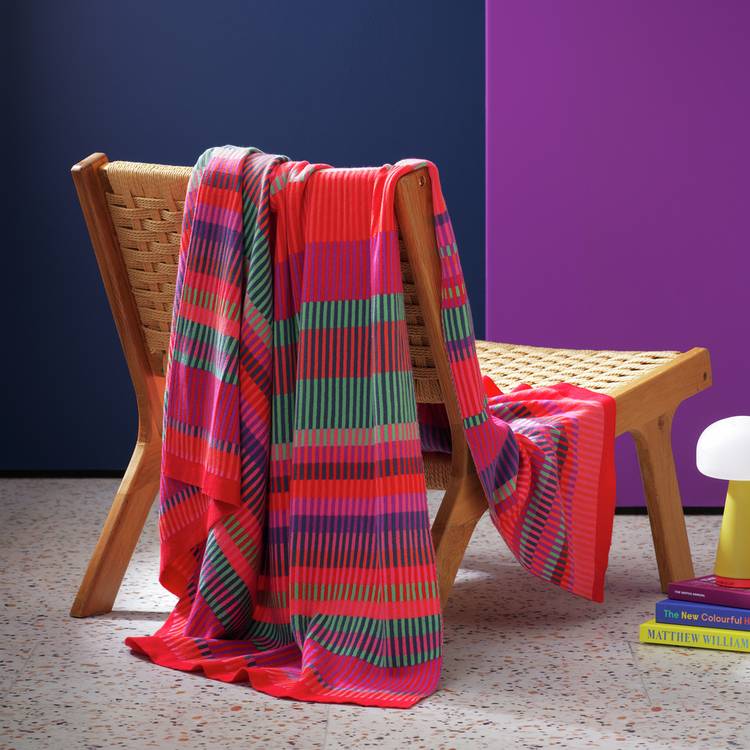 Margo Selby Buster Knitted Throw - Red - 150x125cm 0