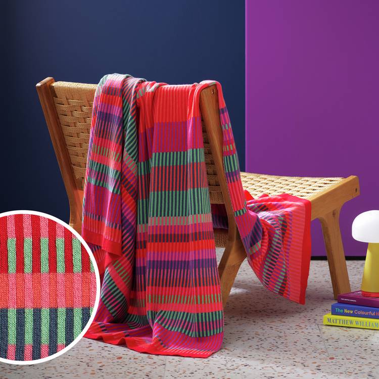 Margo Selby Buster Knitted Throw - Red - 150x125cm 0