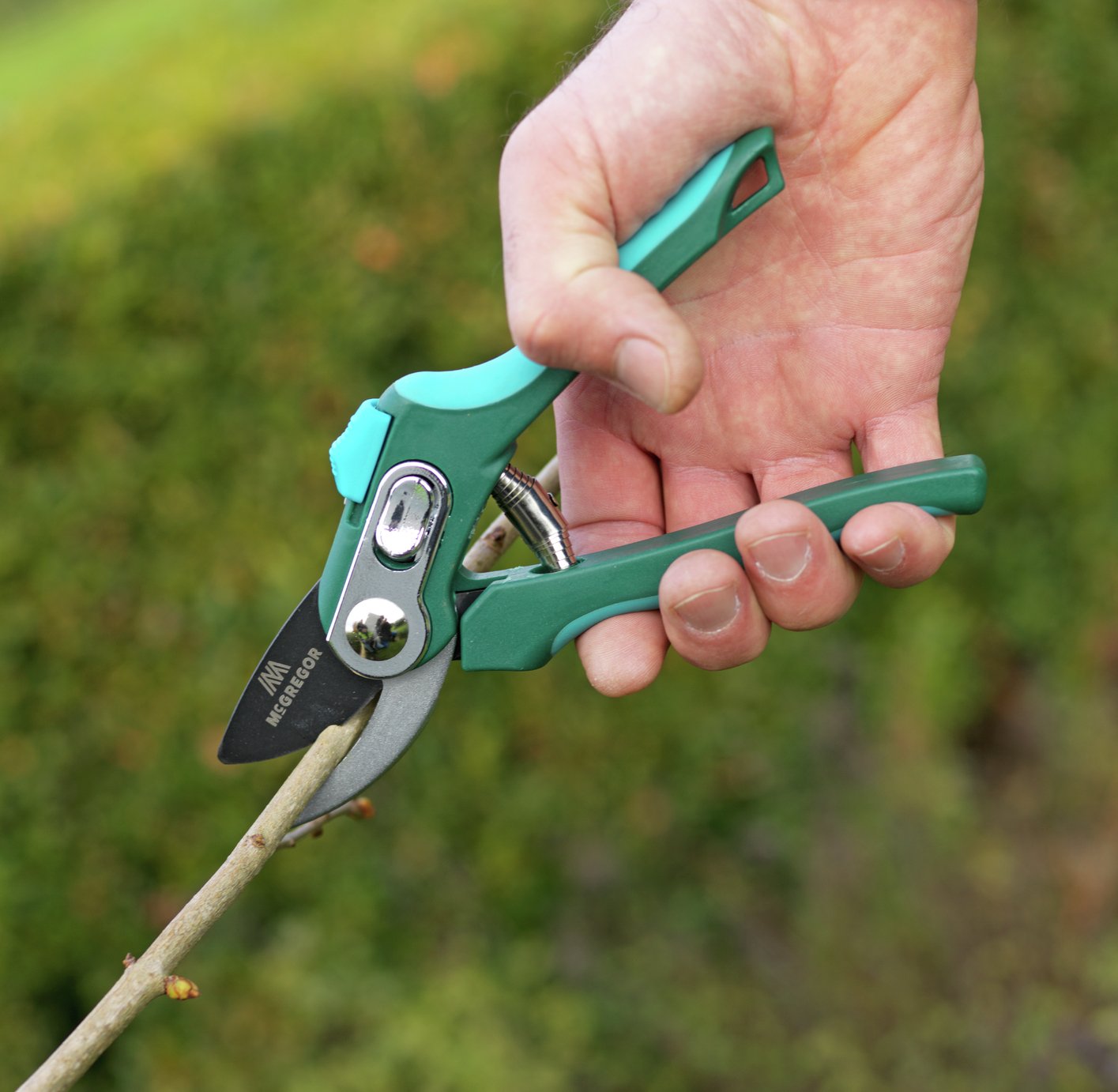 McGregor Hard Wood Bypass Secateur Pruner at Argos Reviews