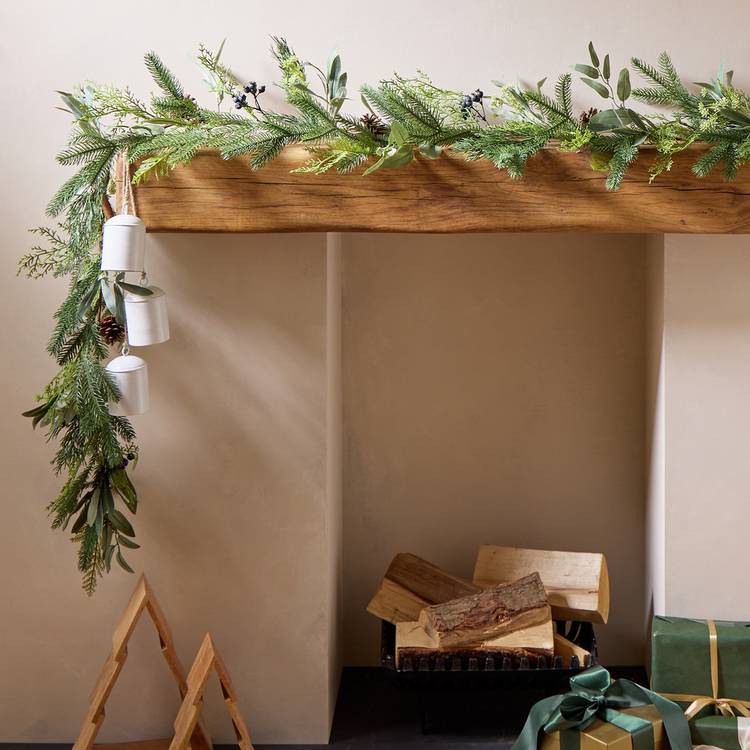 Habitat Blueberry and Cinnamon Christmas Garland 0