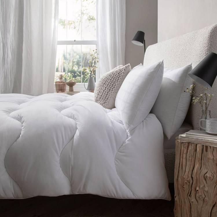 The Fine Bedding Company 10.5 Tog Duvet Set - Single 0