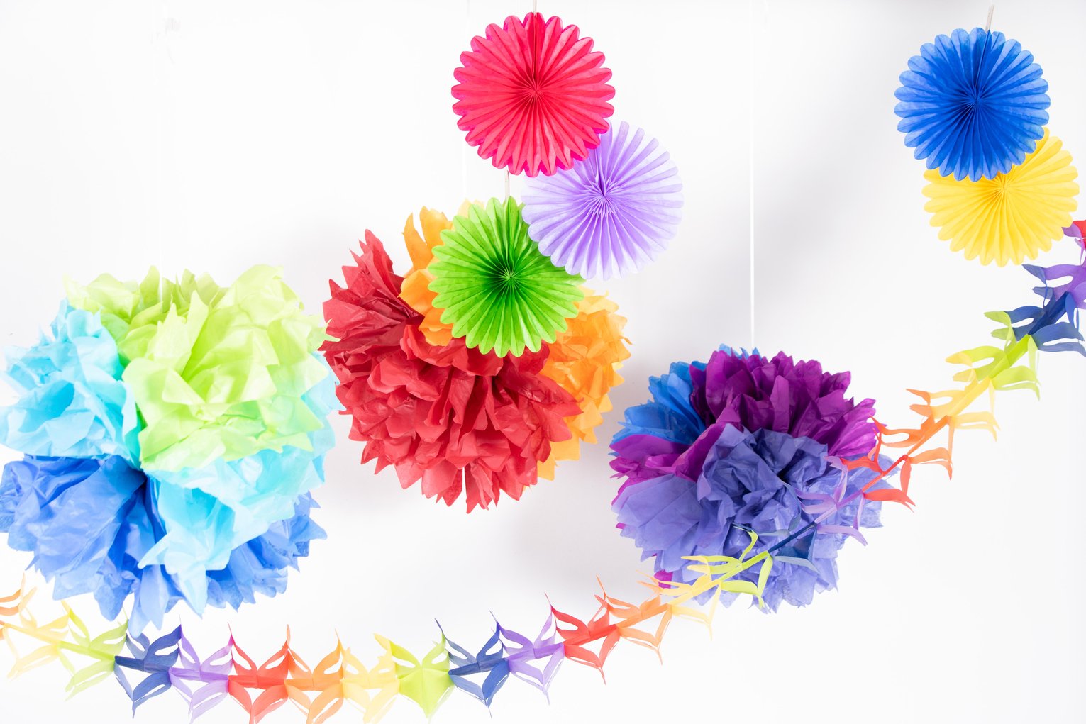 10 Piece Pin Wheels Banner & Pompoms Pack Review