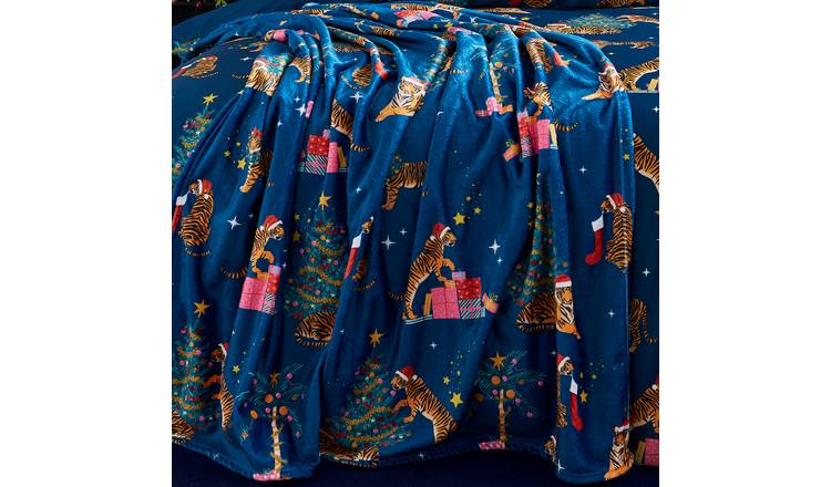 Catherine Lansfield Christmas Tiger Fleece Throw - 130x170cm
