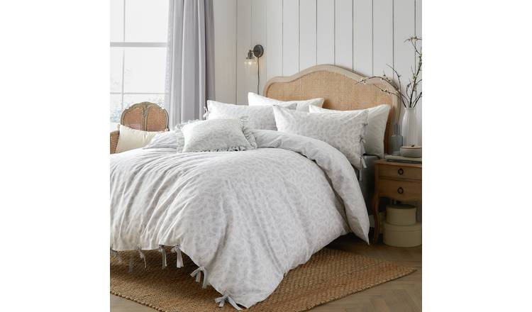 Wylder Chloe Printed Reversible White Bedding Set - Kingsize