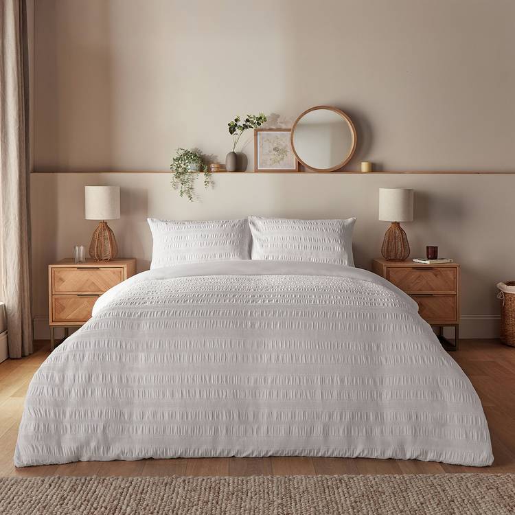 Silentnight Seersucker Frill White Bedding Set - Double 0