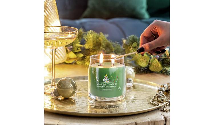 Yankee Signature Medium Jar Candle - Shimmering Xmas Tree