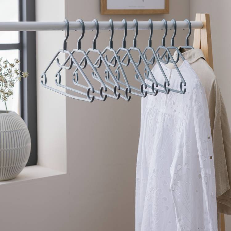 Argos Home Pack of 10 Plastic Hangers 0