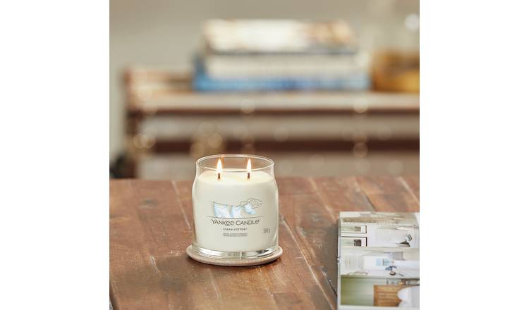 Yankee Signature Medium Jar Candle - Clean Cotton