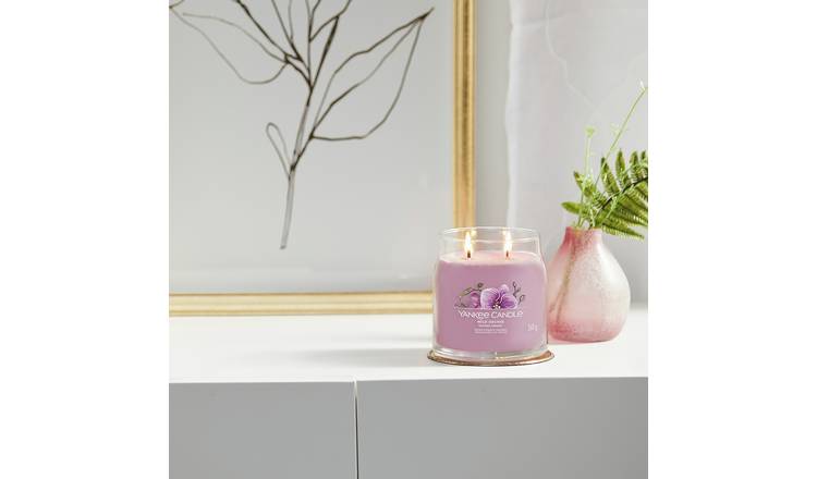 Yankee Signature Medium Jar Candle - Wild Orchid