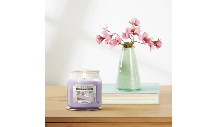 Yankee Candle Medium Scented Jar Candle - Patisserie Treat