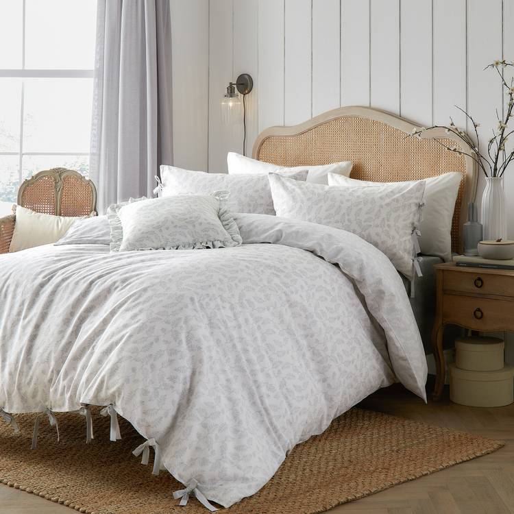 Wylder Chloe Print Reversible White Bedding Set - Single 0