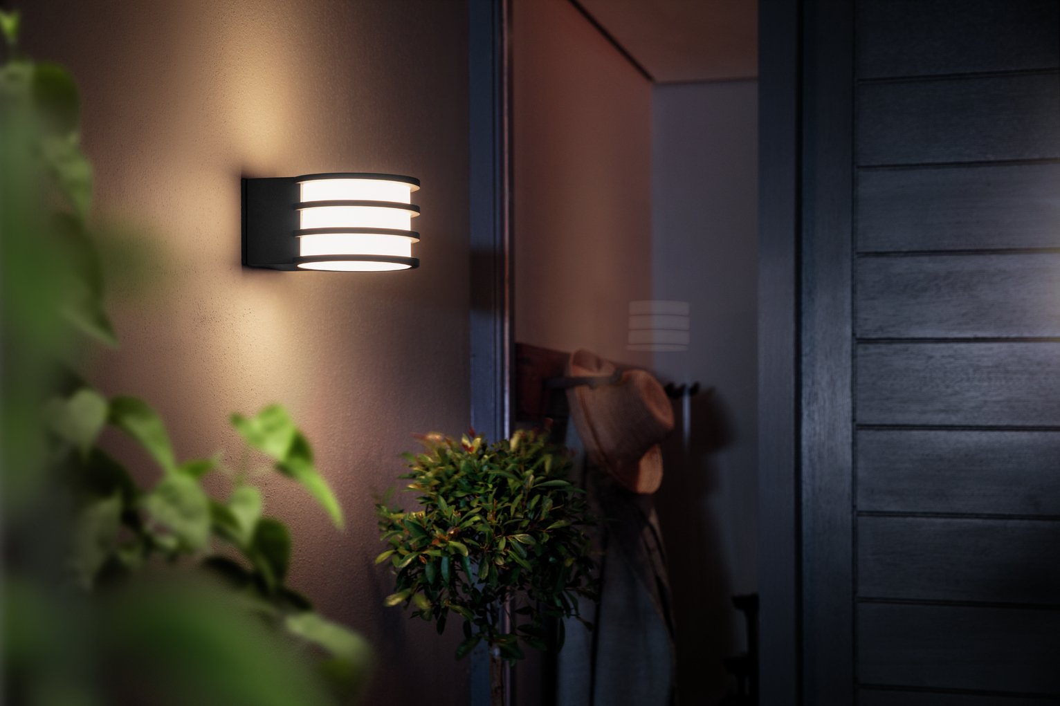 Philips Hue Lucca Outdoor Wall Light Review