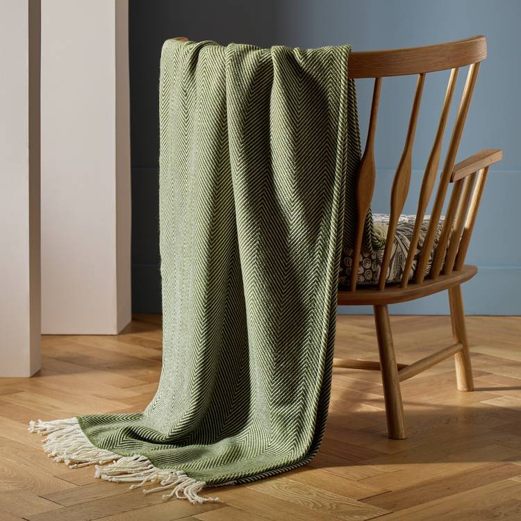 Habitat Herringbone Throw - Moss Green - 125x150cm 0