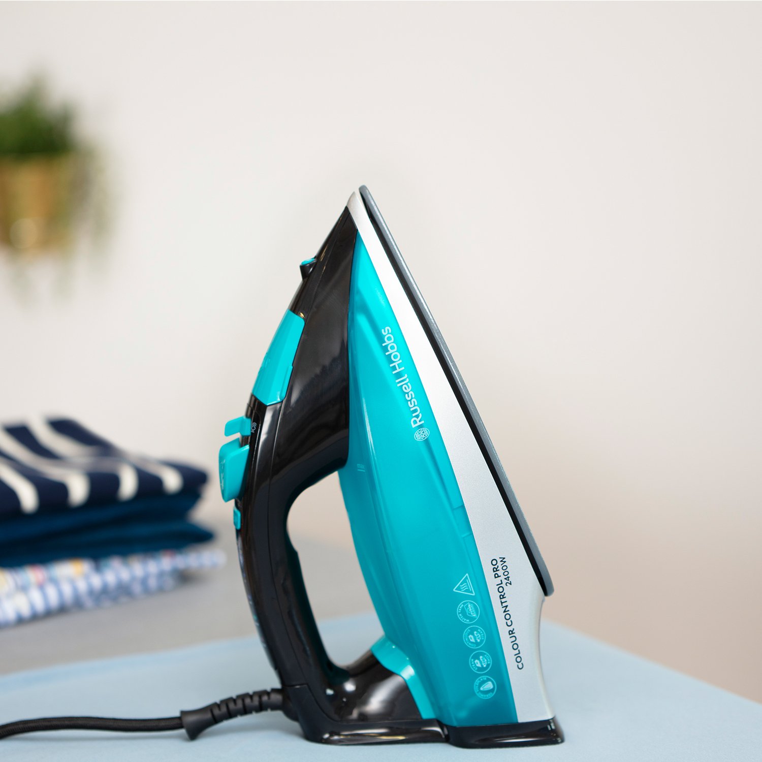 Russell Hobbs 22860 Colour Control Steam Iron Review