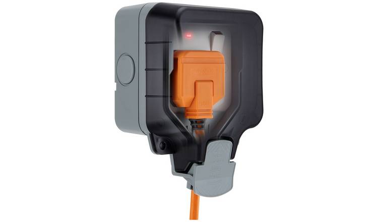 BG Electrical 1 Gang Single Switched Outdoor Power Socket