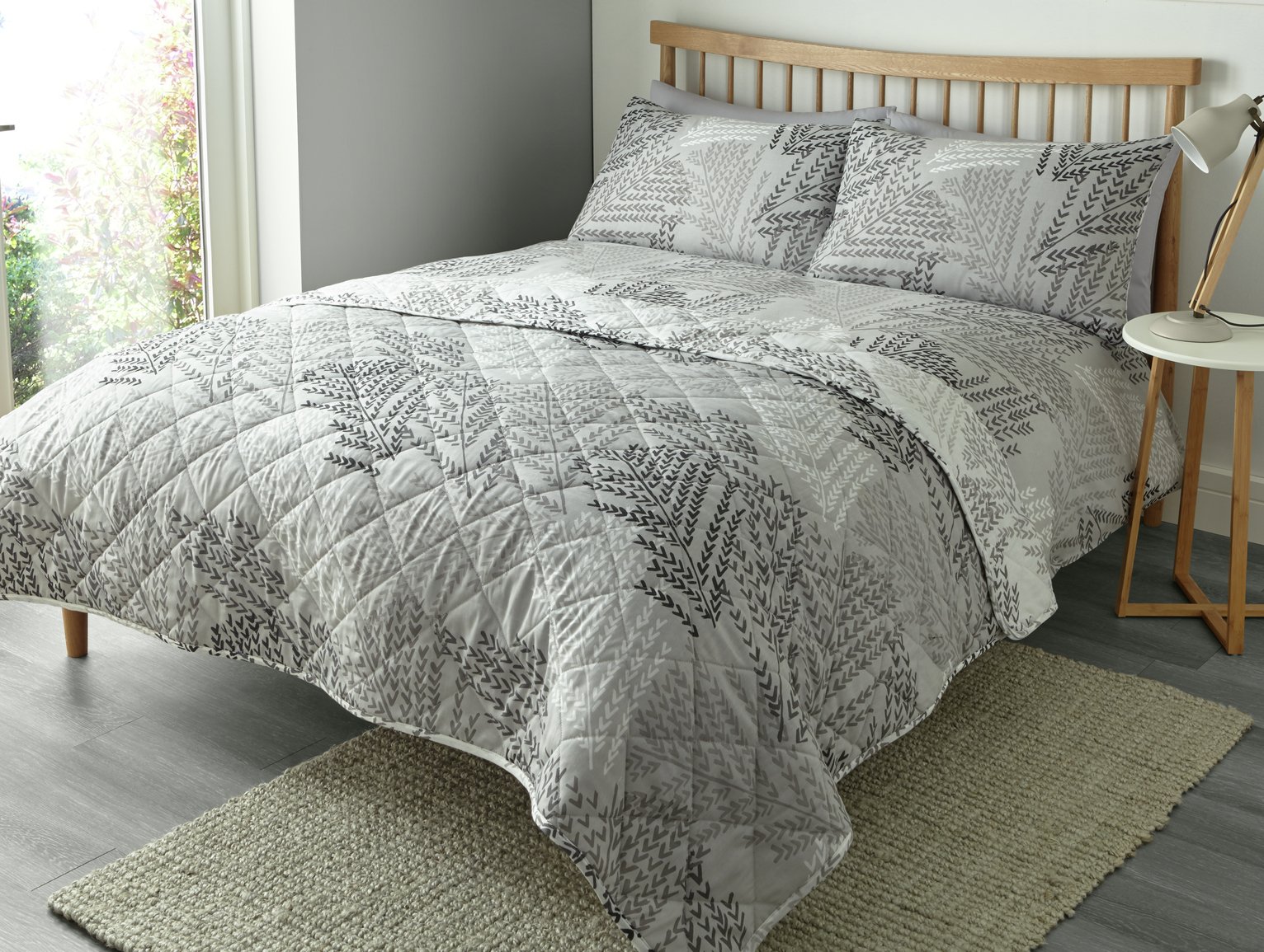 Dreams N Drapes Alena Bedspread - Silver