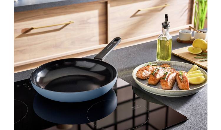 Morphy Richards 28cm Non Stick Aluminium Frying Pan - Blue