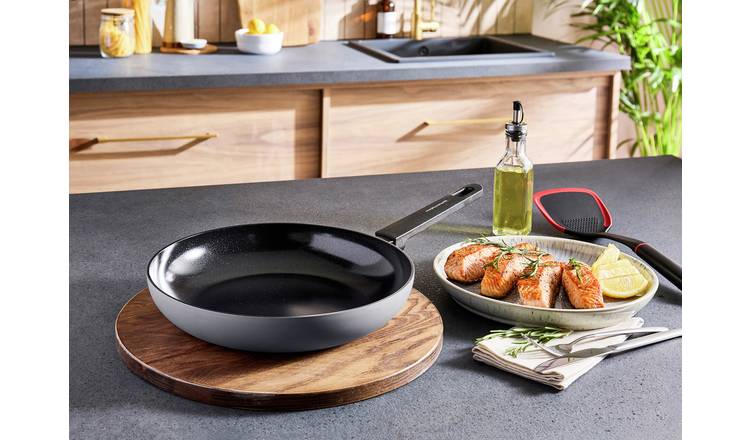 Morphy Richards 28cm Non Stick Aluminium Frying Pan - Grey