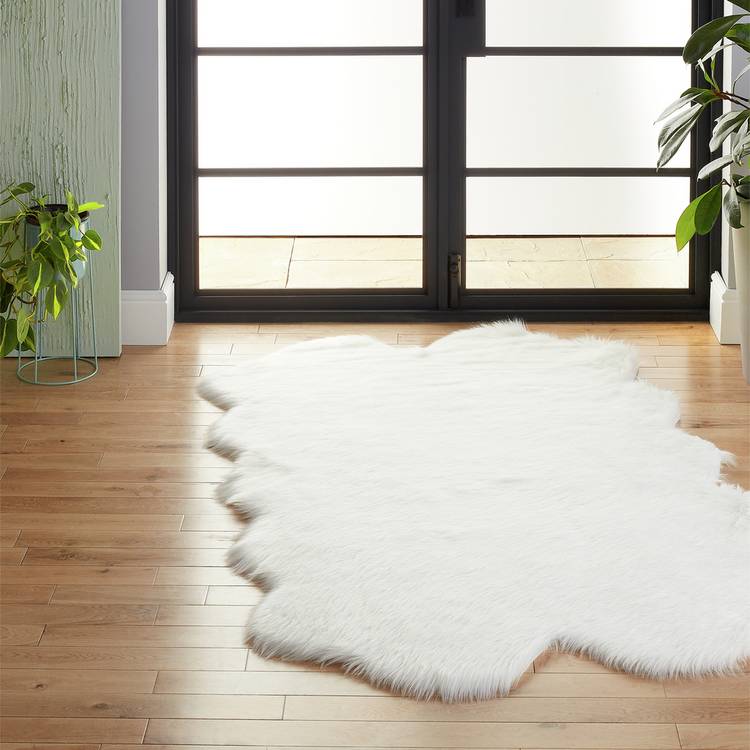 Argos Home Sheepskin Faux Fur White Shaggy Rug - 180x110cm 0