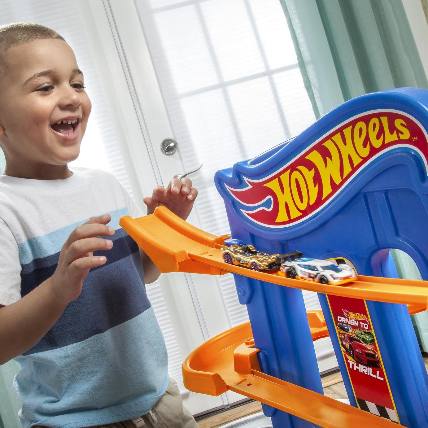 hot wheels car and track table