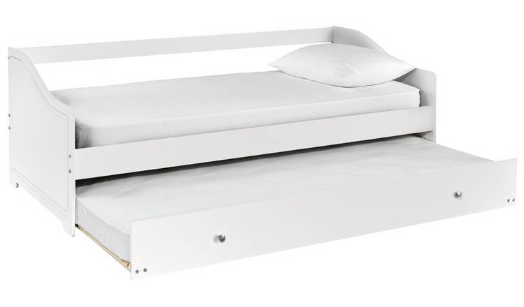 Badcock daybed with deals trundle