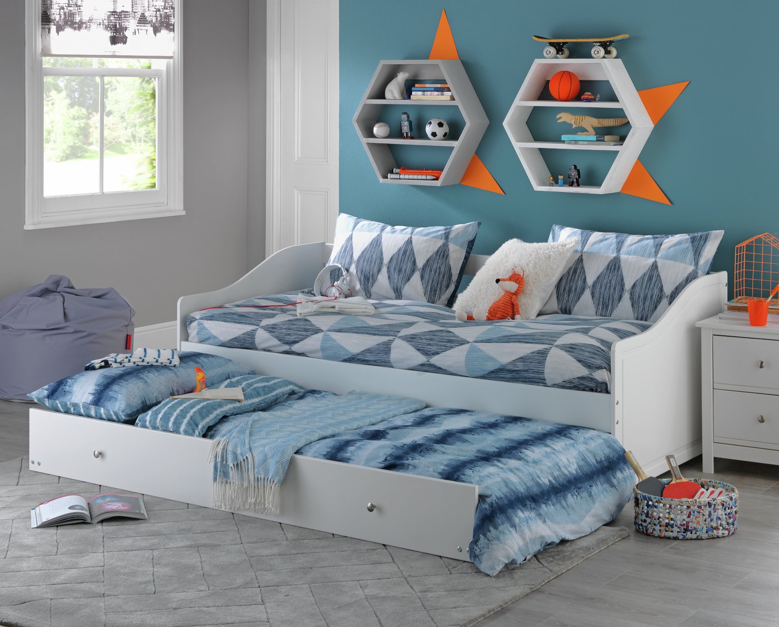 kids bed with guest bed