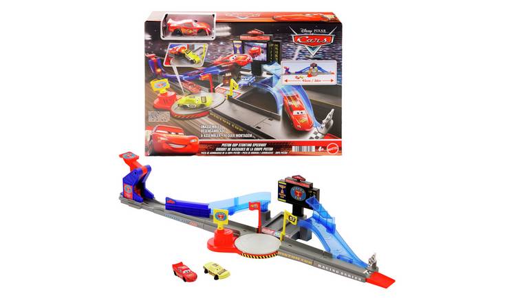 Disney and Pixar Cars Piston Cup Stunting Speedway Playset