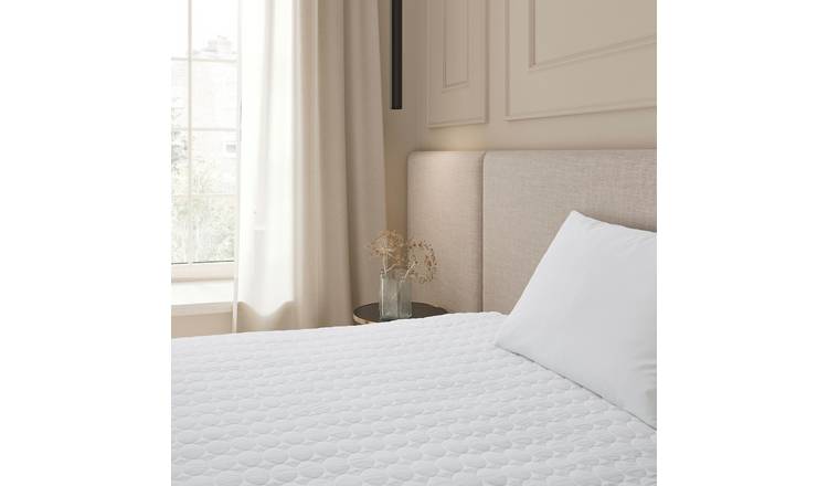 The Fine Bedding Company Quilted Luxury Mattress Protector - Single