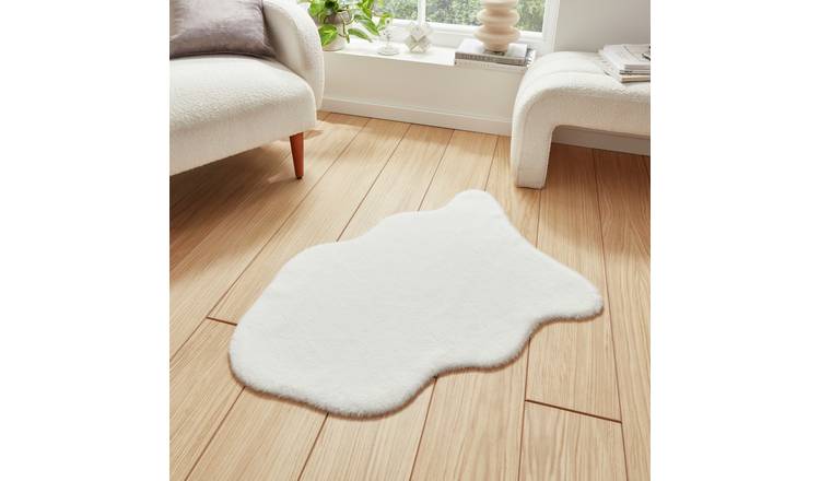 Think Rugs Supersoft Faux Fur Ivory Single Pelt Rug -58x90cm