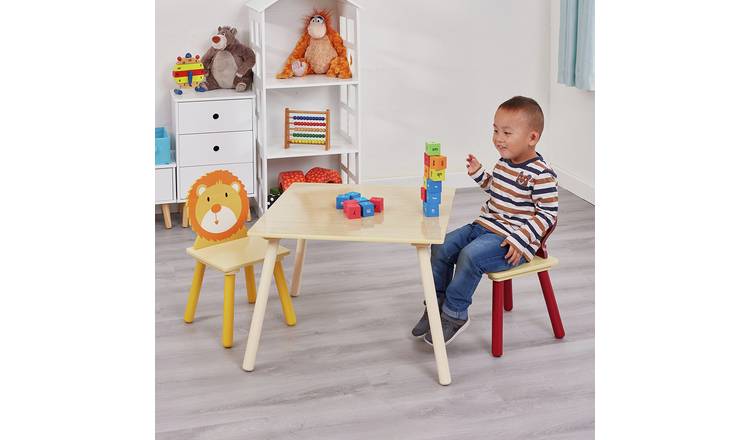 Kids table with store 2 chairs