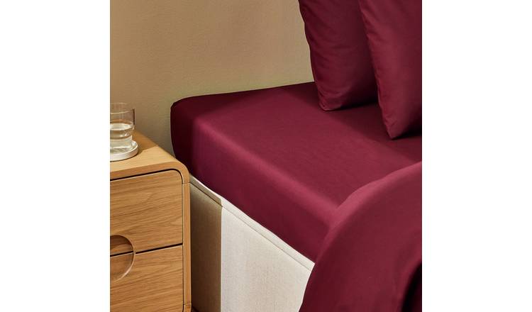 Habitat Cotton 200 TC Plain Burgundy Fitted Sheet - Single