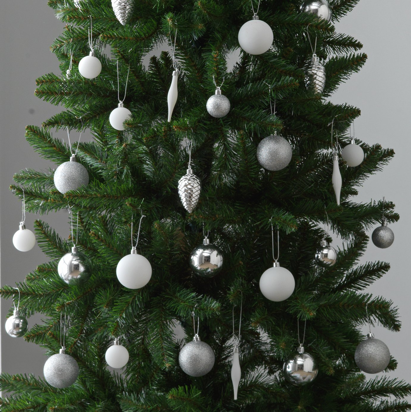 Argos Home 80 Pack of Baubles - Silver