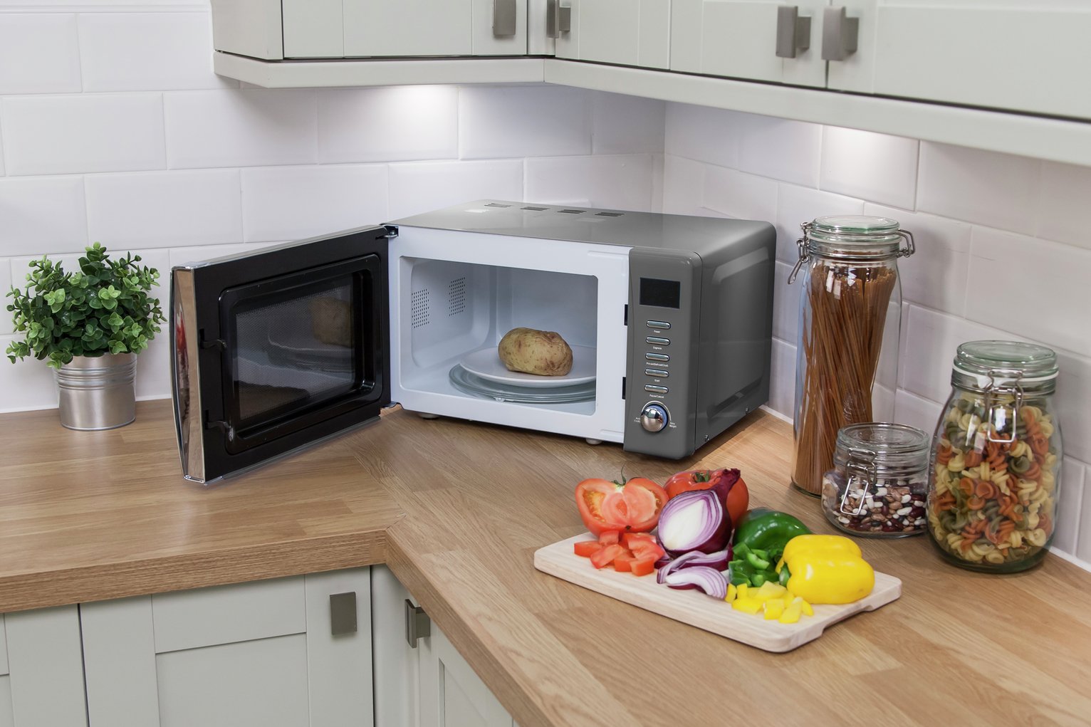 Russell Hobbs 700W Standard Microwave RHMD702 Reviews