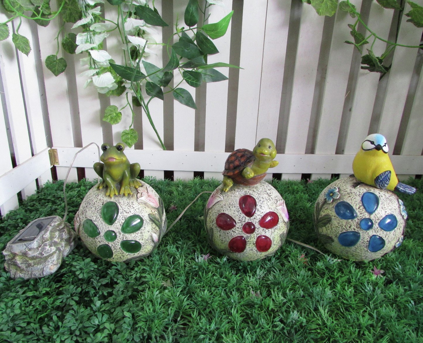 Streetwize Animals on Rocks Solar Lights. at Argos