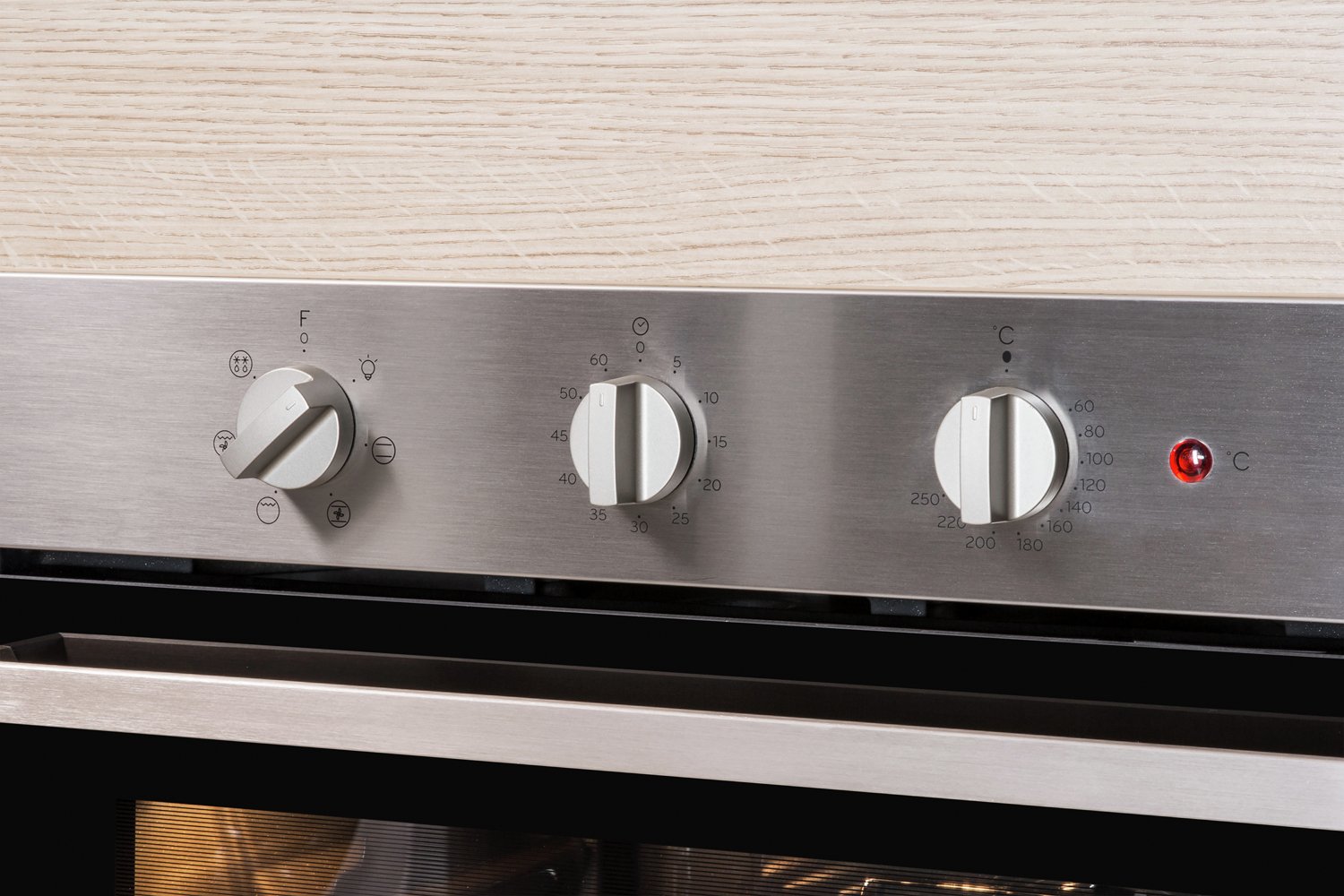 Indesit Electric BuiltIn Oven and Gas Hob Pack Reviews