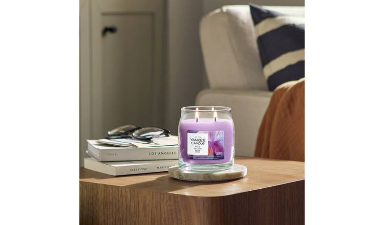 Yankee Candle Signature Medium Jar Candle - Wild Orchid