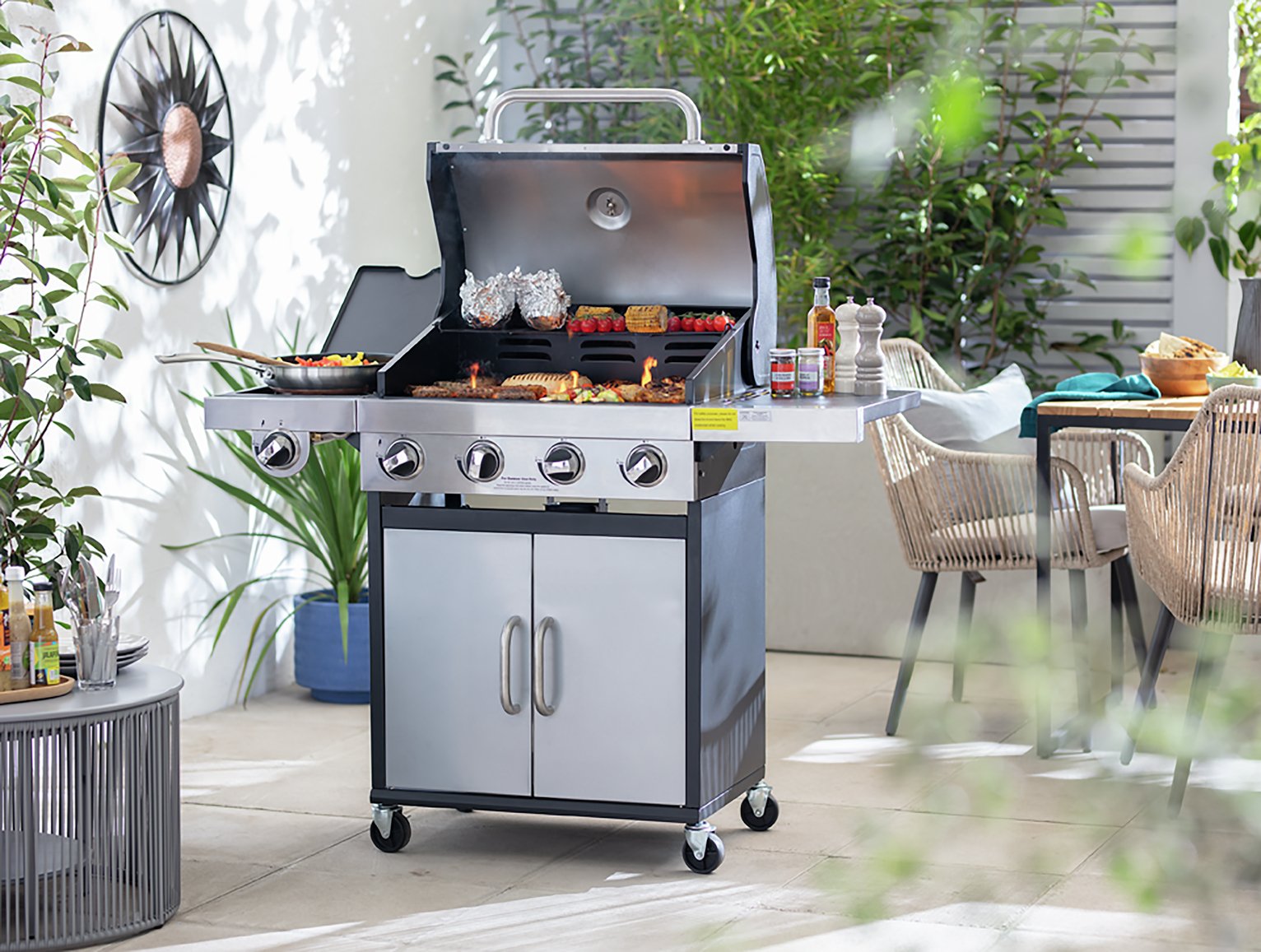 Deluxe 4 Burner Steel Gas BBQ Review