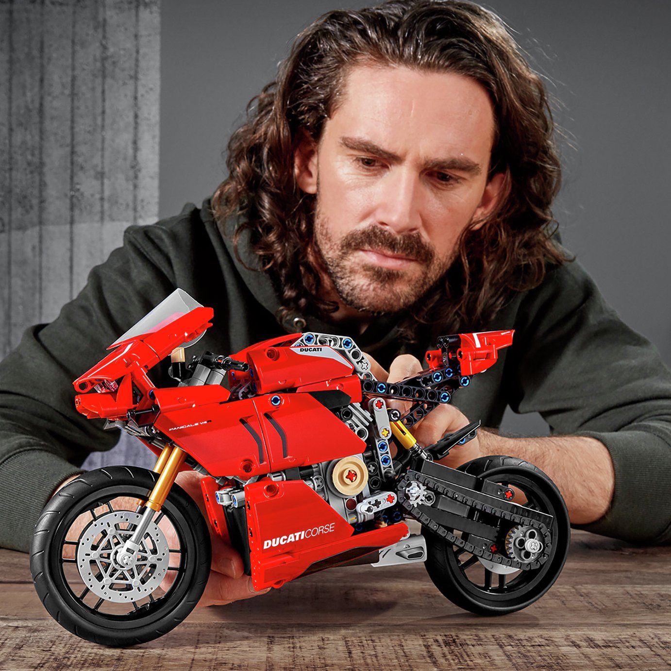 LEGO Technic Ducati Panigale V4 R Motorbike Model Set 42107 Review