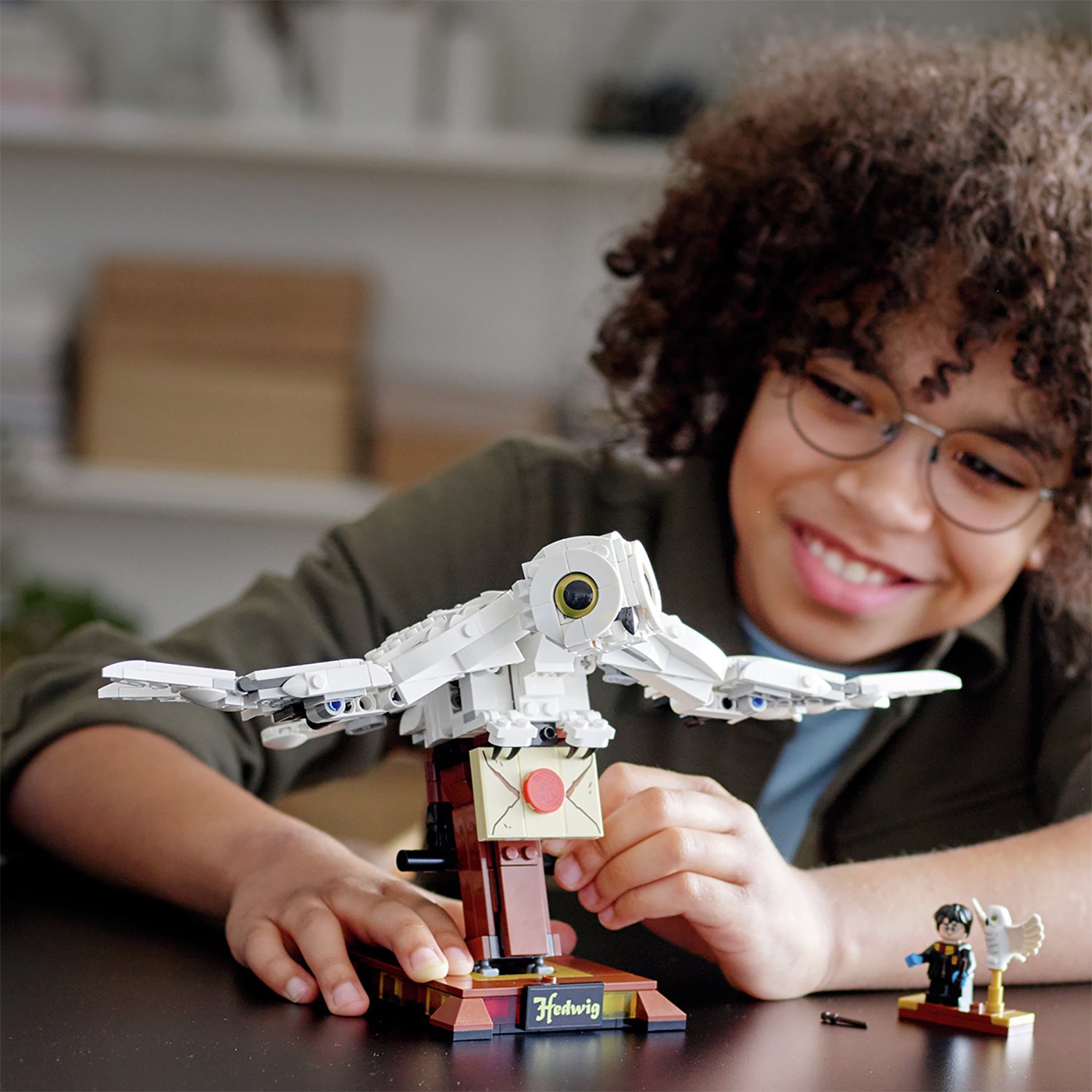 LEGO Harry Potter Hedwig Display Model Moving Wings Review