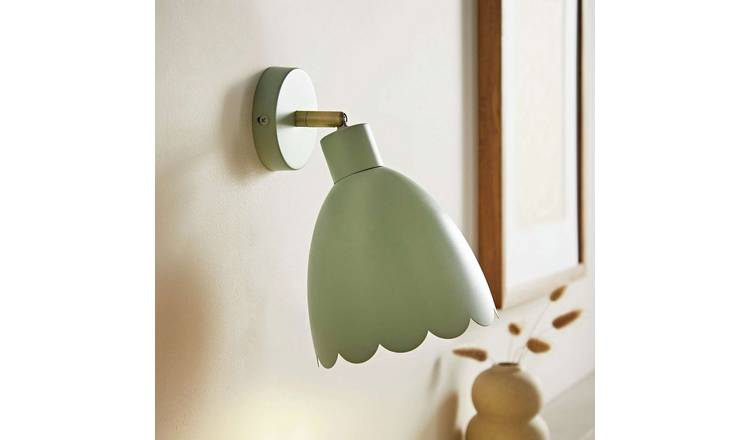 ValueLights Millie Metal Wall Light - Soft Green