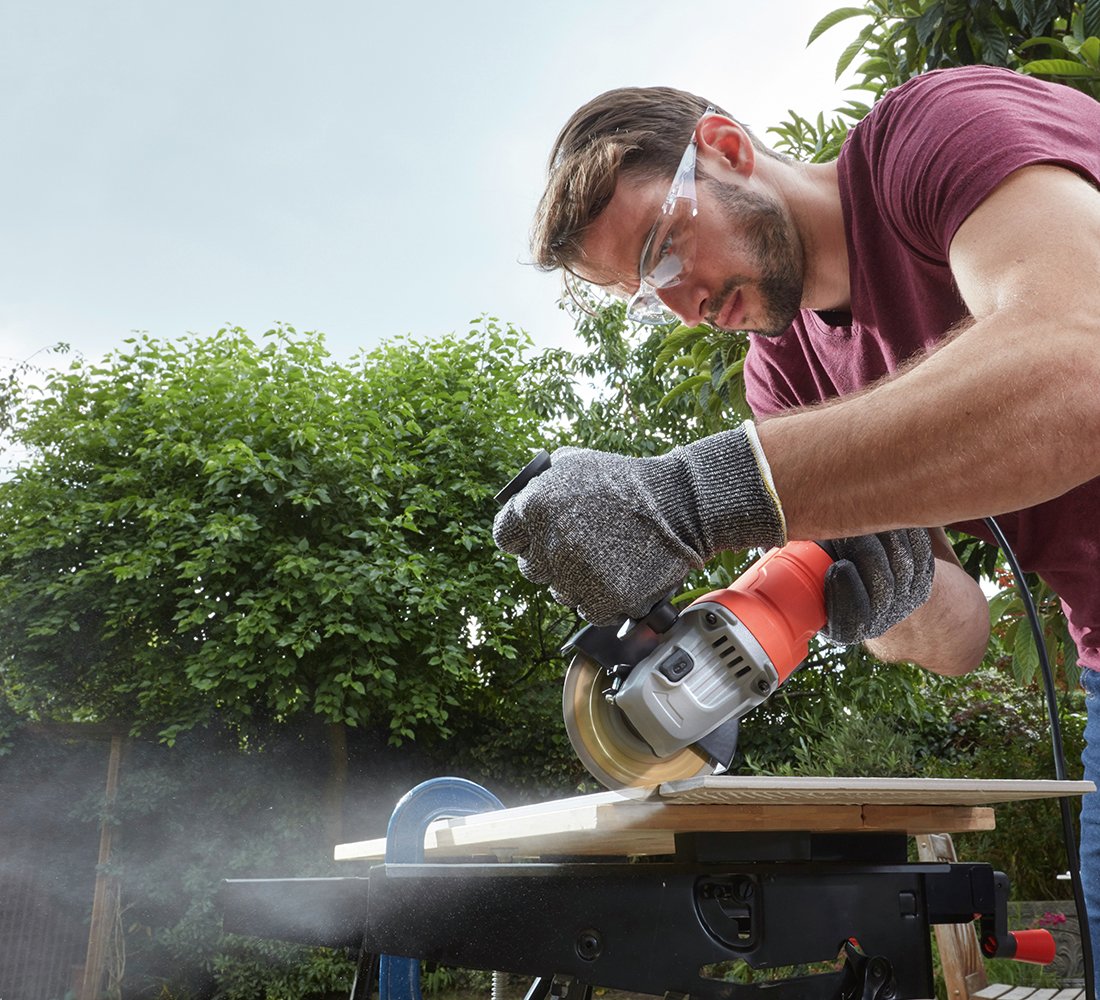 Black & Decker 115mm Angle Grinder & 5 Cutting Discs Reviews