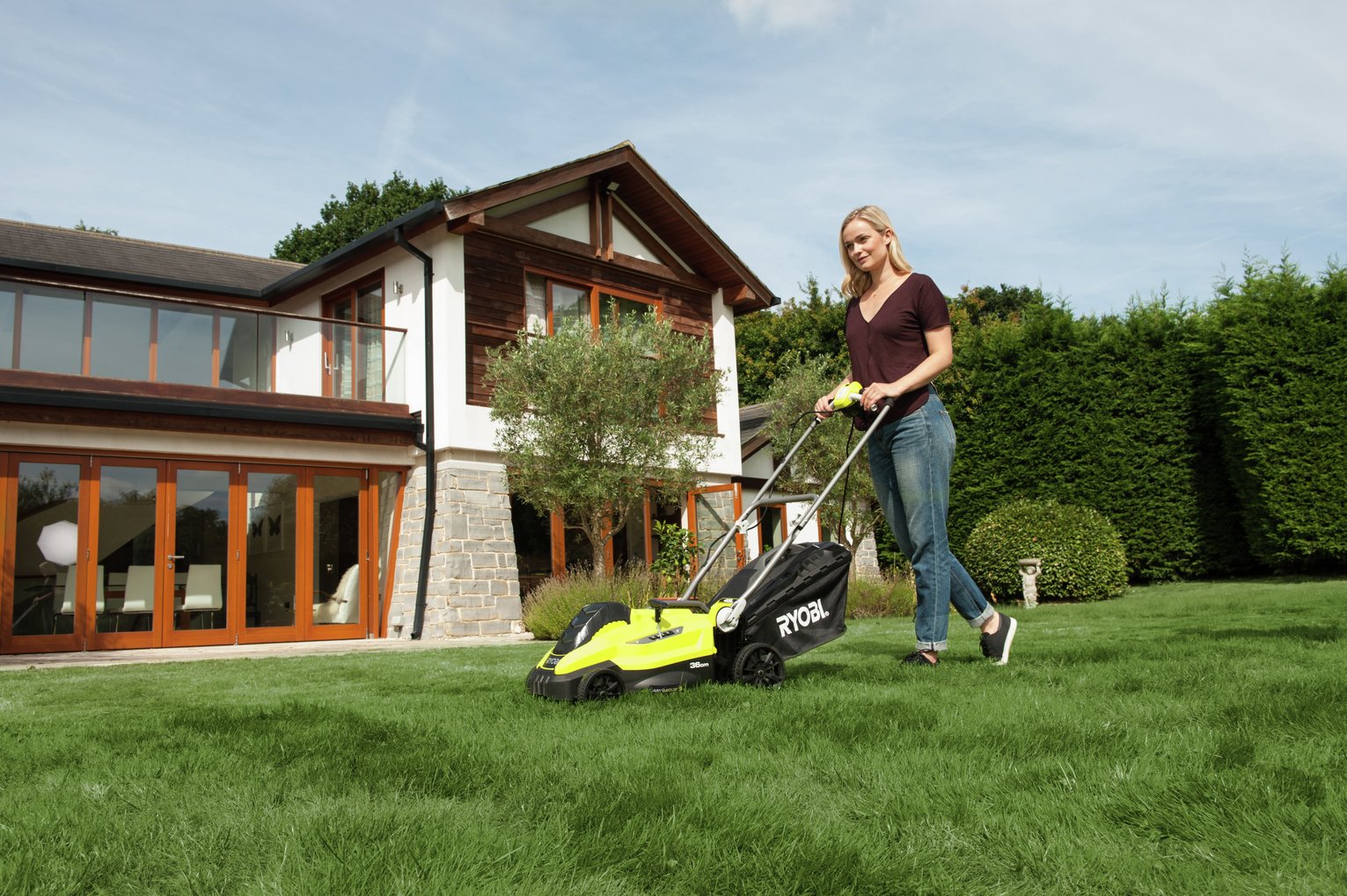 Ryobi RLM3615 36cm Corded Rotary Lawnmower Review