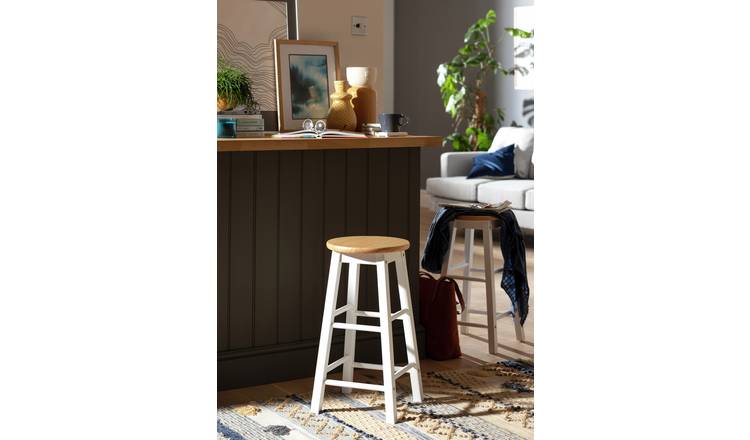 White wooden deals breakfast bar stools