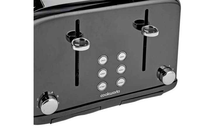 Black and silver outlet toaster