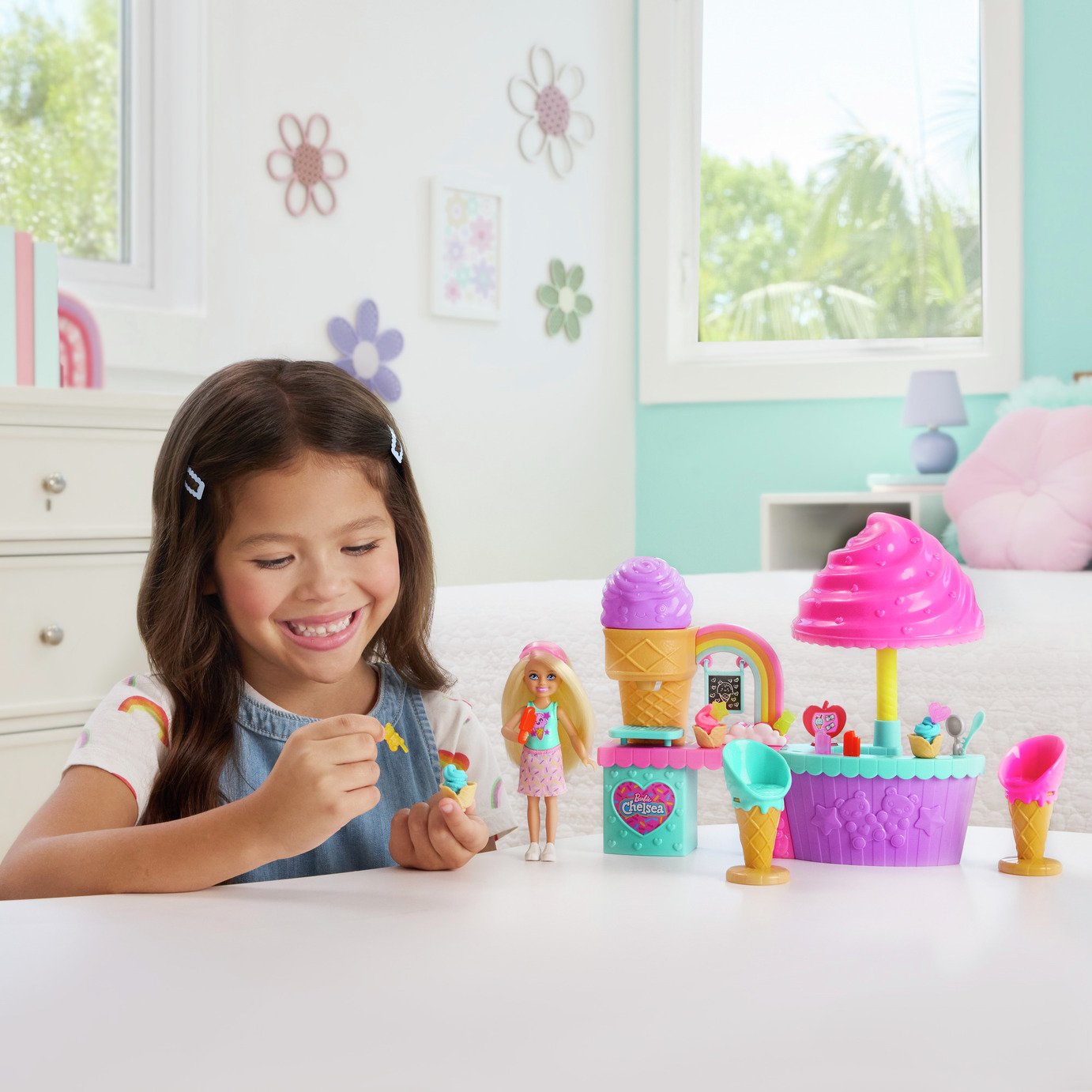Barbie Club Chelsea Ice Cream Shop Playset with Chelsea Doll, 2 Dough colours