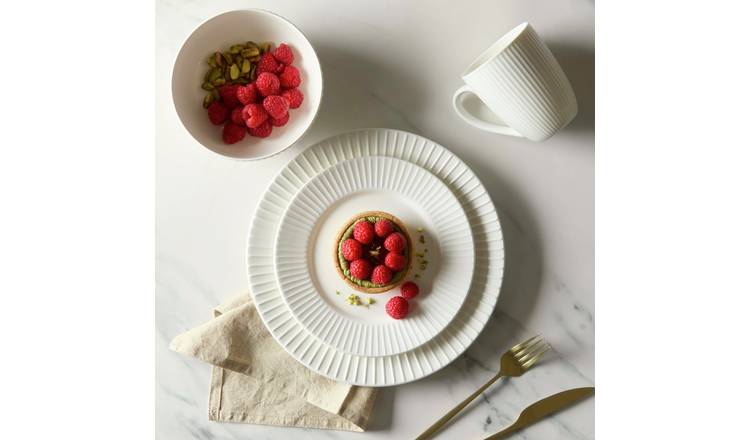 Royal Victoria Reflection 16 Piece Bone China Dinner Set - White