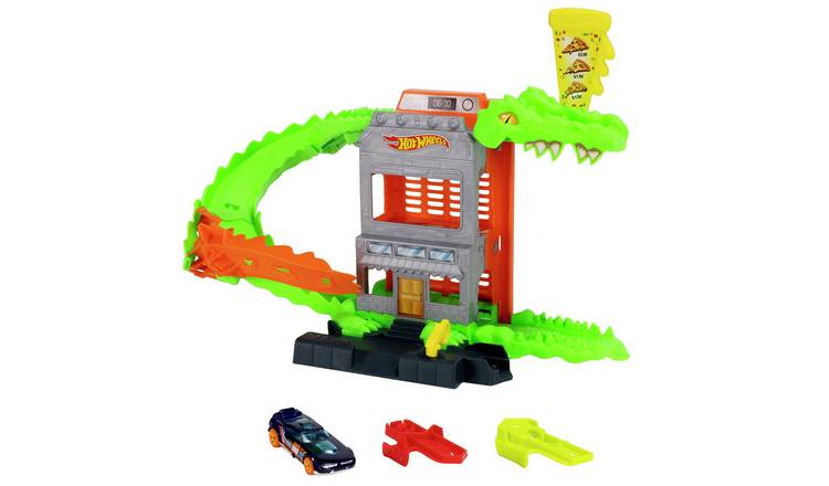 Hot Wheels City Croc Pizza Attack Playset & 1:64 Scale Toy Car