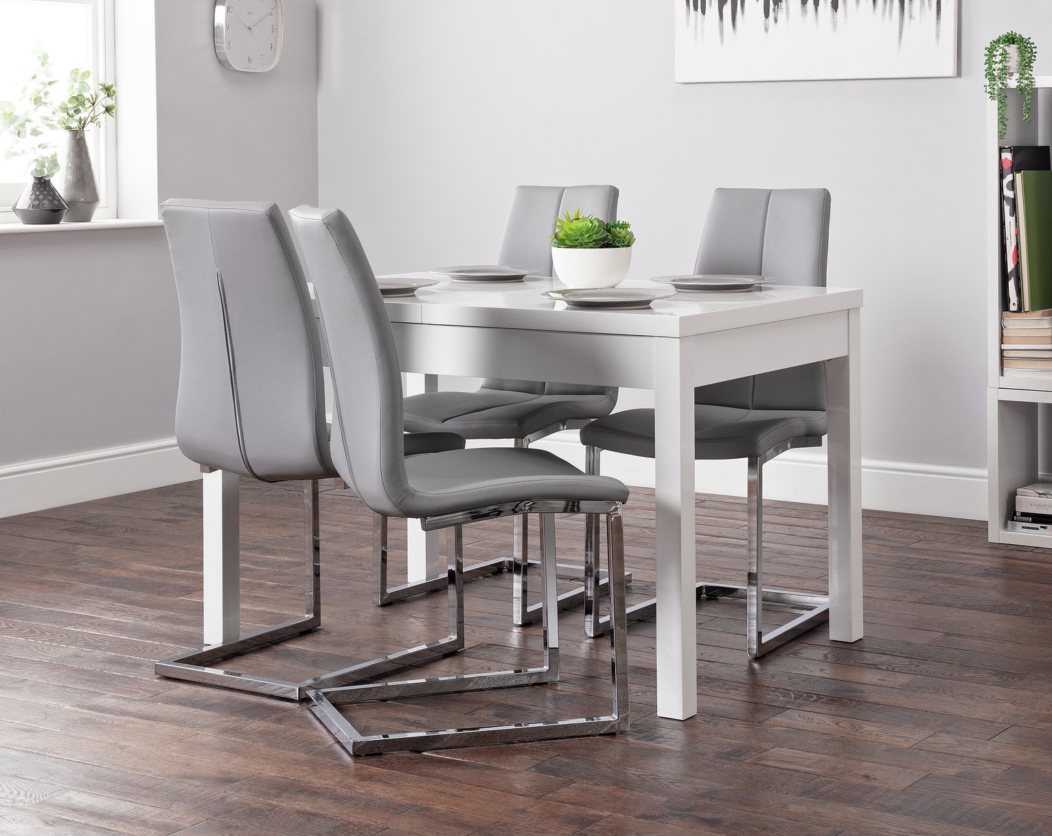 Argos Home Lyssa Extending Gloss Table & 4 Milo Chairs -Grey Review